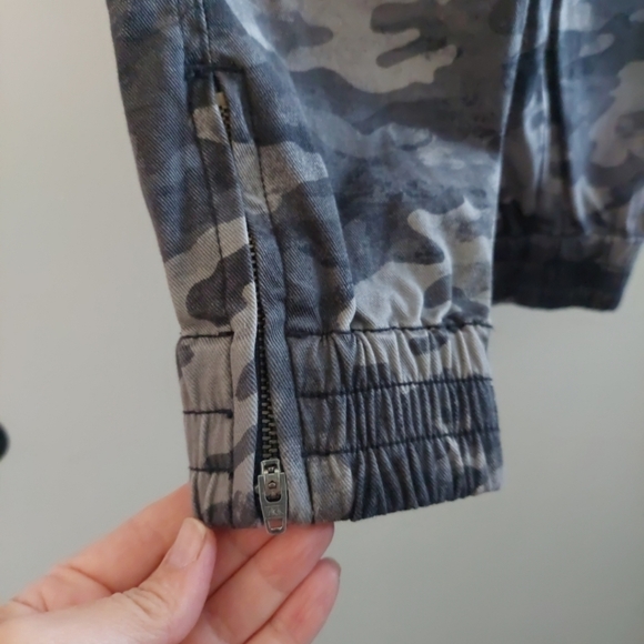 Spanx stretch twill camouflage cargo joggers black gray size XS New - Picture 10 of 13